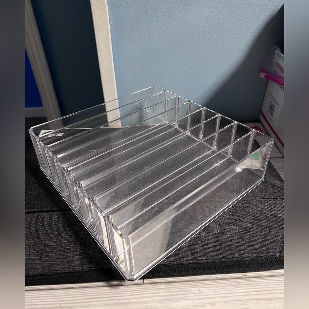 Eyeshadow pallet organizer tray